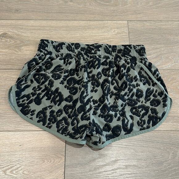VICTORIA SPORT Green Black Cheetah Leopard Lightweight Active Shorts Size Small - Picture 3 of 10